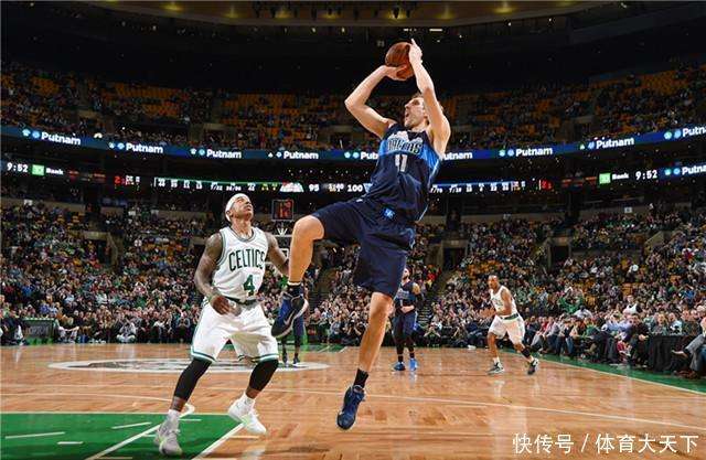 手握两张高 手握两张高